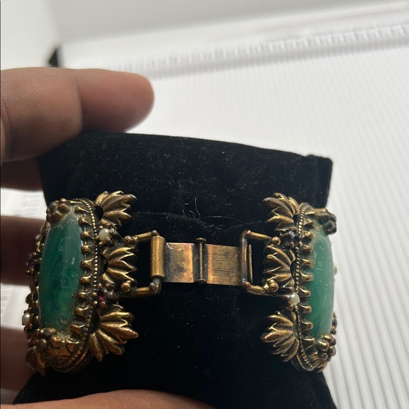 Vintage Green Lucite Stone Ornate Gold Bracelet Selro? - Picture 4 of 14